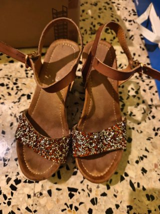 Sandalias de tacón y plataforma con pedrería