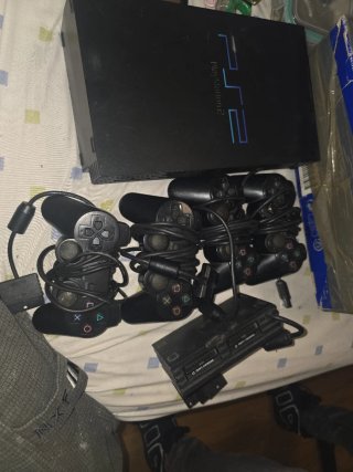 PS2 con caja y 4 mandos