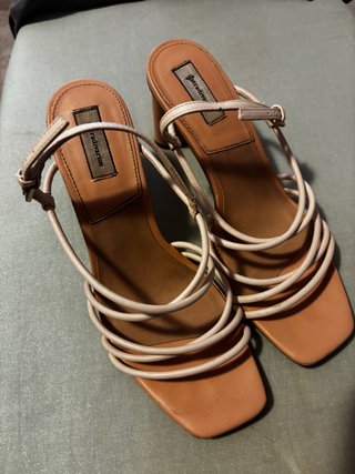 Tacones Stradivarius Beige