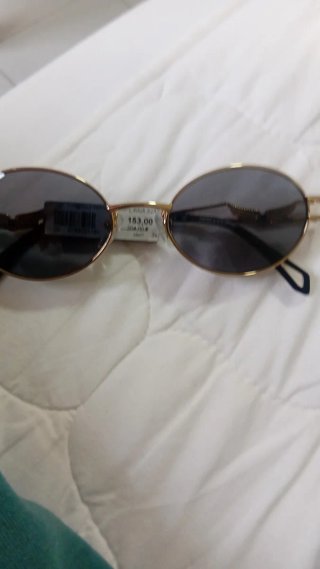 Gafas de sol con montura dorada