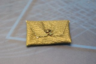 Ropa original Clania (Sirenita). Bolso verde oro.