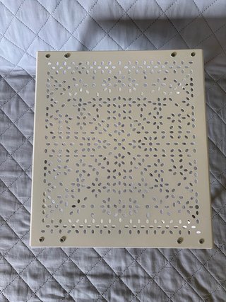 Scaffale organizzatore in metallo bianco