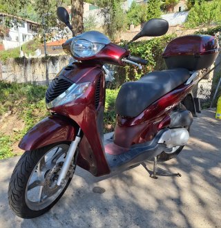 Honda SH 125i Scooter Rojo
