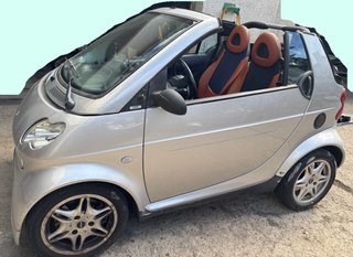Smart Cabrio, cuero y motor hecho.