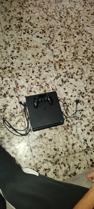 Consola Sony PS4 Negra