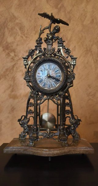 Reloj mesa bronce péndulo