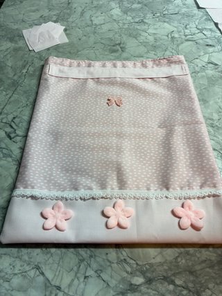 Saquito neceser rosa con flores