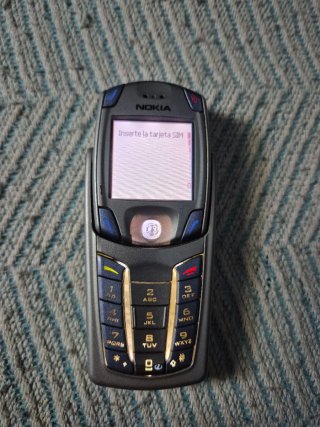 Teléfono Móvil Nokia 6820