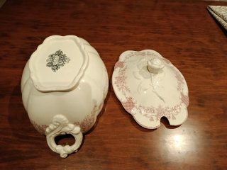 Sopera La Cartuja de Sevilla Porcelana Roja antigu