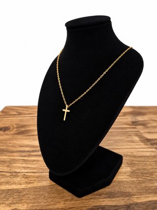 Collar con Cruz Dorada 18K
