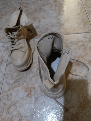 Botines beige con cordones