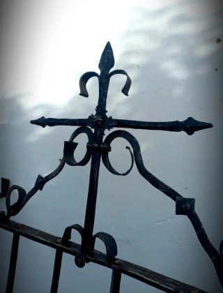 Reja Antigua de Hierro Forjado