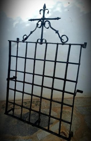 Reja Antigua de Hierro Forjado