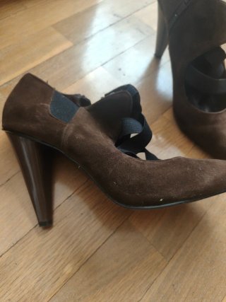 Zapatos de tacón marrones