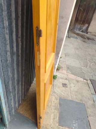 Puerta de paso de madera