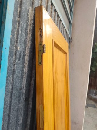 Puerta de paso de madera