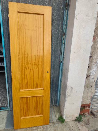 Puerta de paso de madera