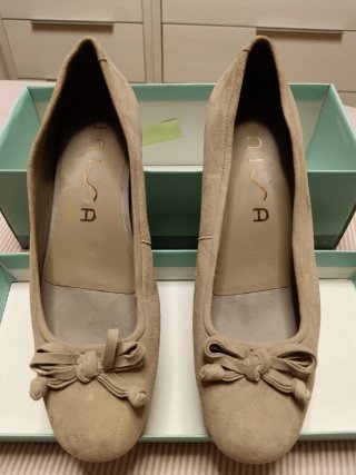 Zapato de mujer, bailarinas beige, tacón interior