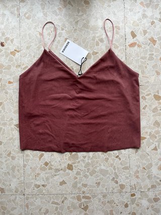 Top de terciopelo rosa Bershka Talla M