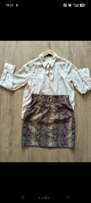 Conjunto de falda y blusa