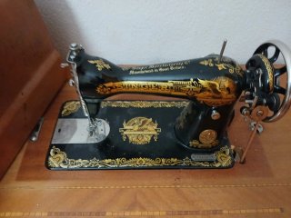 Máquina de coser Singer antigua de 1921