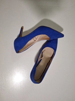 Zapatos de salón ante azul