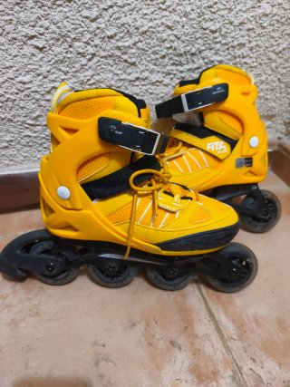 Patines en línea amarillos