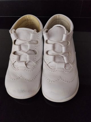 Botas chupetín blancas 23