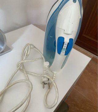 Plancha Philips y 3 barreños