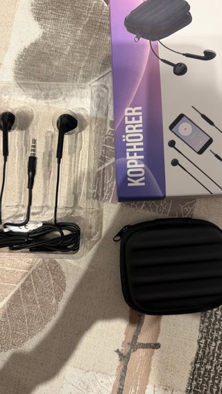 Auriculares negros con funda
