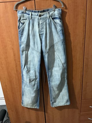 Pantalones vaqueros desgastados