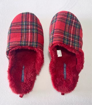 Zapatillas de casa Ysabell Mora cuadros rojos