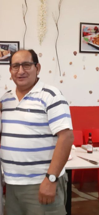 Fontanero realiza trabajos