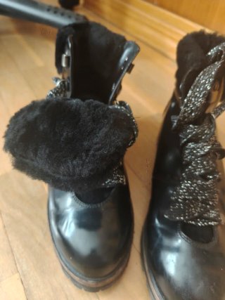 Botines charol negros con cordones