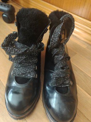 Botines charol negros con cordones