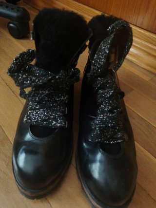 Botines charol negros con cordones