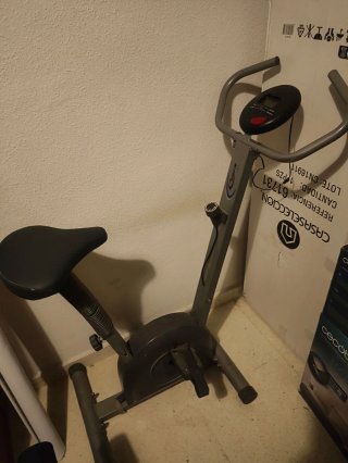 Bicicleta estática gris