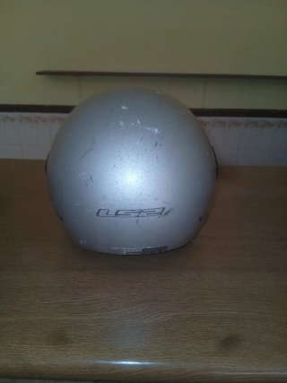 Casco de moto LS2 plateado