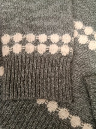 Jersey de punto gris y blanco
