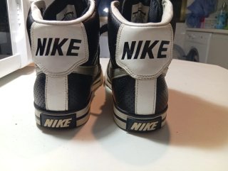 Zapatillas Nike Negras y Plateadas