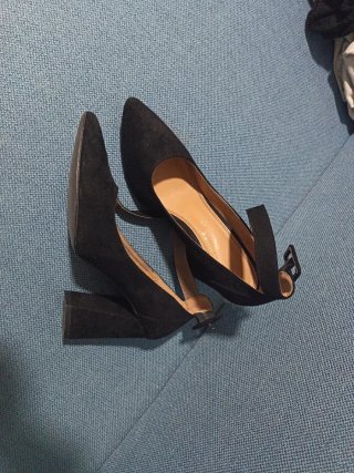 Zapatos de fiesta negros elegantes