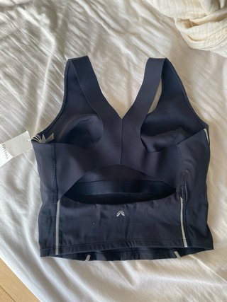 Top deportivo Oysho negro