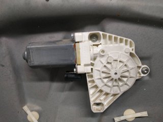 Elevalunas delantero izquierdo MERCEDES-BENZ