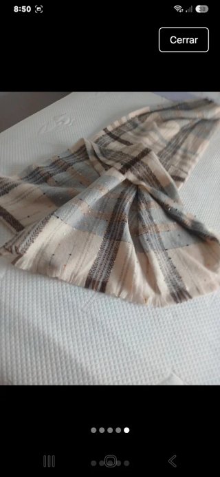 Bufanda de cuadros beige y gris