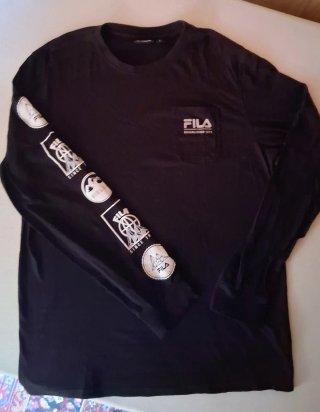 Camiseta reflectante Fila negra. L. Como nueva.