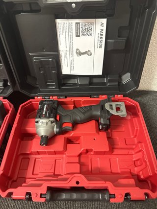 Llave de impacto y atornillador Parkside