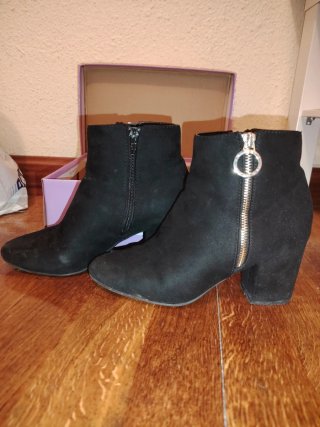 Botines Negros de Tacón Bajo
