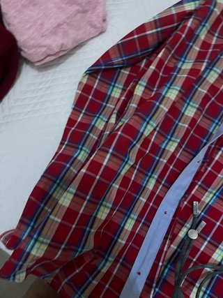 Camisa de cuadros roja y azul