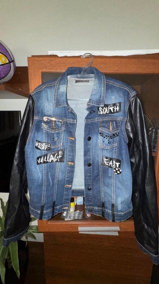 Chaqueta vaquera con mangas de cuero