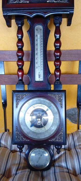 Reloj de Pared Antiguo con Barómetro